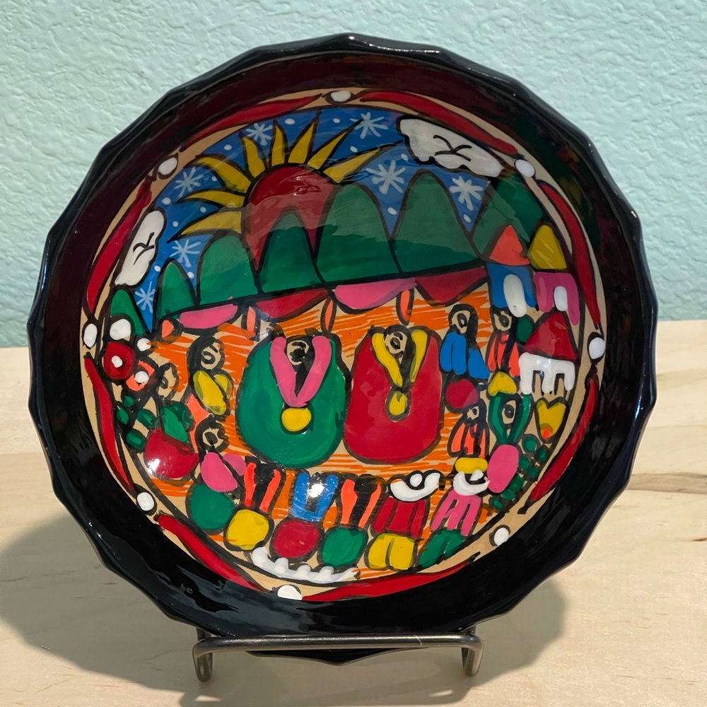 Vintage Talavera-Style Folk Art Tripod Bowl – Hand-Painted Earthenware